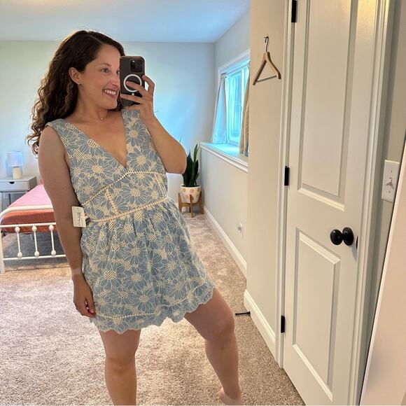 NWT Tuckernuck Adelyn Rae Blue White Lace Crochet Mini Dress Medium - Picture 3 of 12